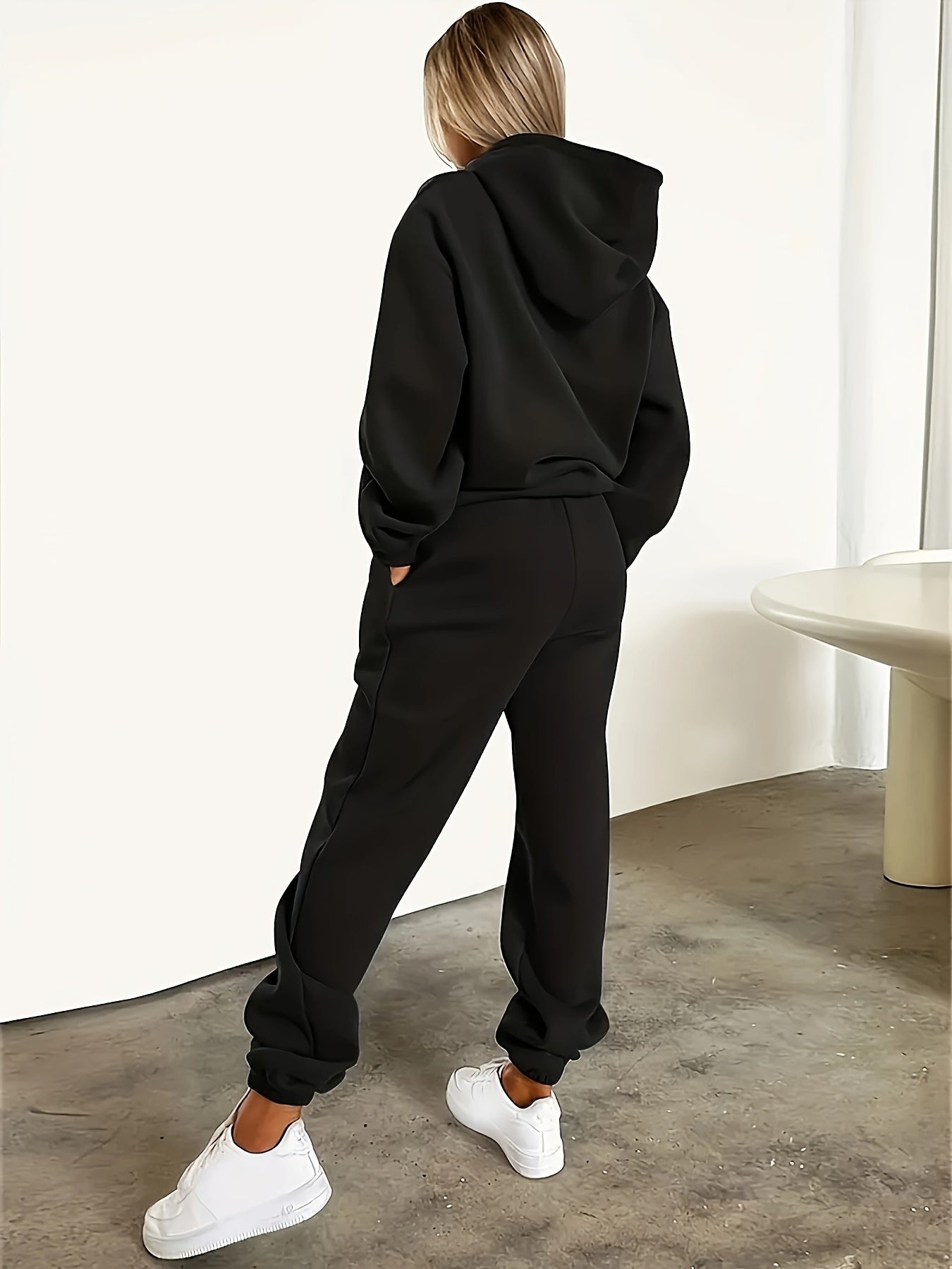 Kuscheliges, mit Fleece gefüttertes Set aus Kapuzenpullover und Jogginghose „Parisian Celebration“ – lässiger Kordelzug, Sweatshirt mit Taschen und Herz-Print + lange Hose für Damen – perfekt für Herbst/Winter